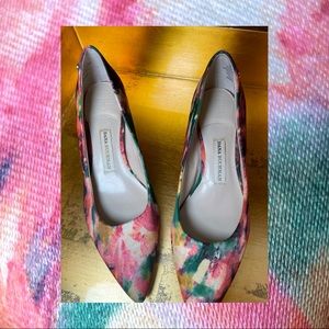 Dana Buchman Fun Rainbow Portrait Kitten Heels🌈